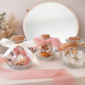 Cadeaux invités mariage fioles en fleurs séchées