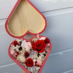 Boite en fleurs séchées coeur rouge